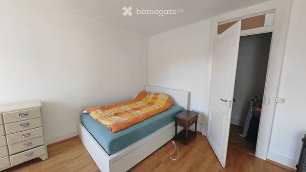 Bright room in a shared flat in central Lausanne (Riponne) 3