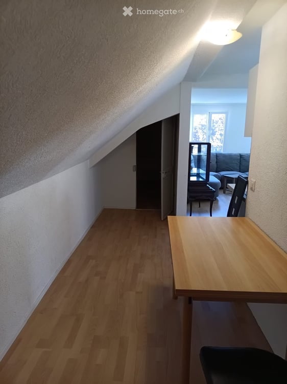 Schöne Dachwohnung zu vermieten 3