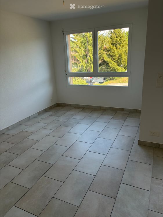 schöne ZENTRALE 4,5 Zimmer Wohnung 2