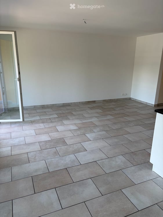 schöne ZENTRALE 4,5 Zimmer Wohnung 3