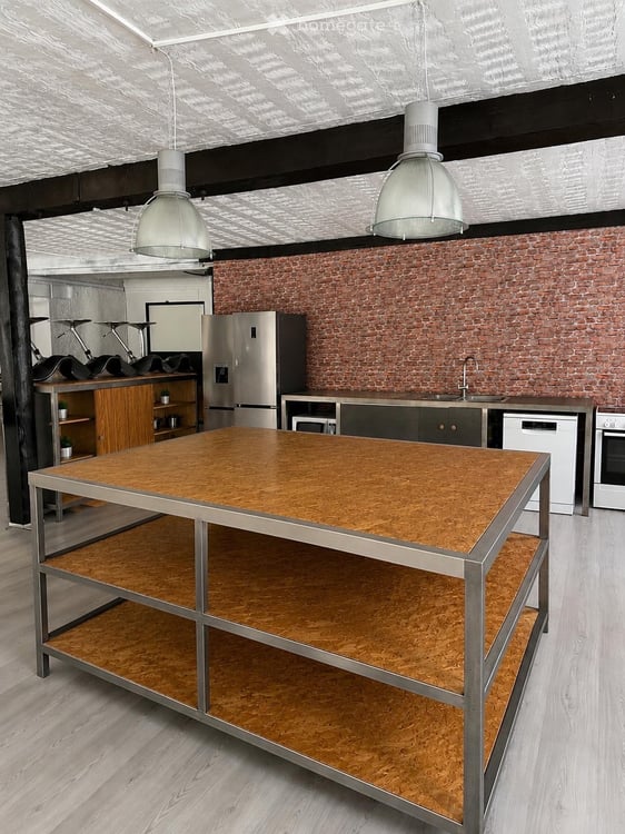 Loft de 240m2 au rez-de-chaussée 2