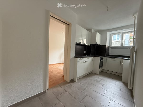 LA CHAUX-DE-FONDS : BEL APPARTEMENT 2,5pces REZ-DE-CHAUSSÉE 2