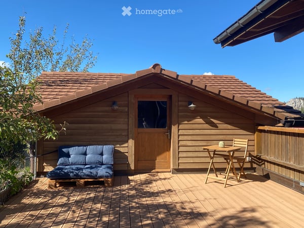 Petit chalet meublé rénové grande terrasse + grand garage 1
