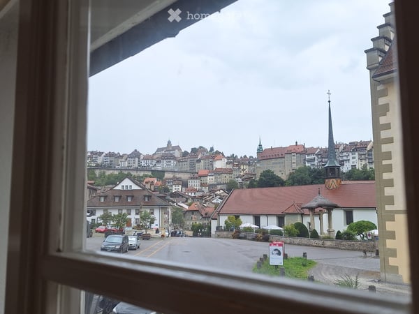 Beau studio en duplex en basse-ville de Fribourg. Libre mtn 5