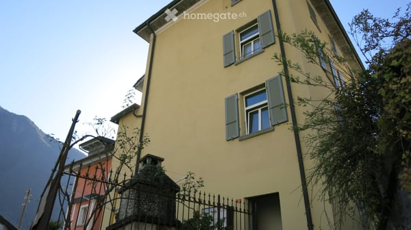 Appartamento con grande terrazza - Dachwohnung im Grono 1