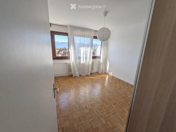 Urgent - Appartement 2pcs à chatelaine + parking intérieur 3