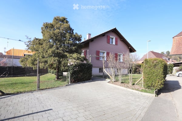 Charmantes 3.5-Zimmer-Haus u. Garten in Treiten zu vermieten 1