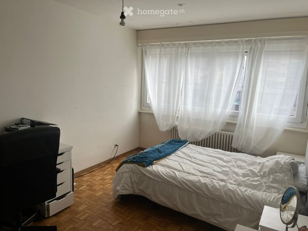 Grande chambre dans un appartement de 2,5 pièces 2