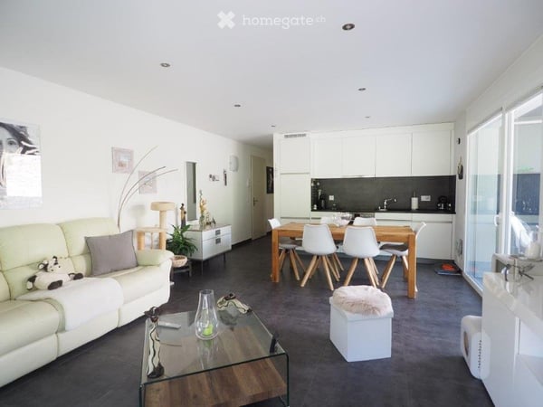 Bel appartement de 2.5 pièces avec grande terrasse à Vuisse 3