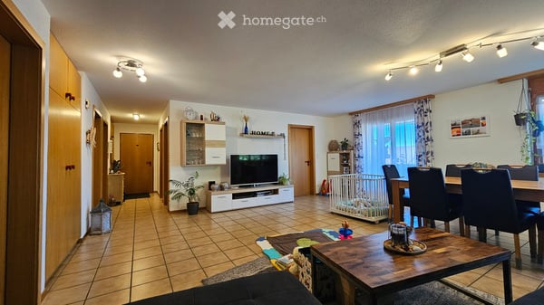 Wohnung 2Zi + 2 Garagen zu vermieten 1