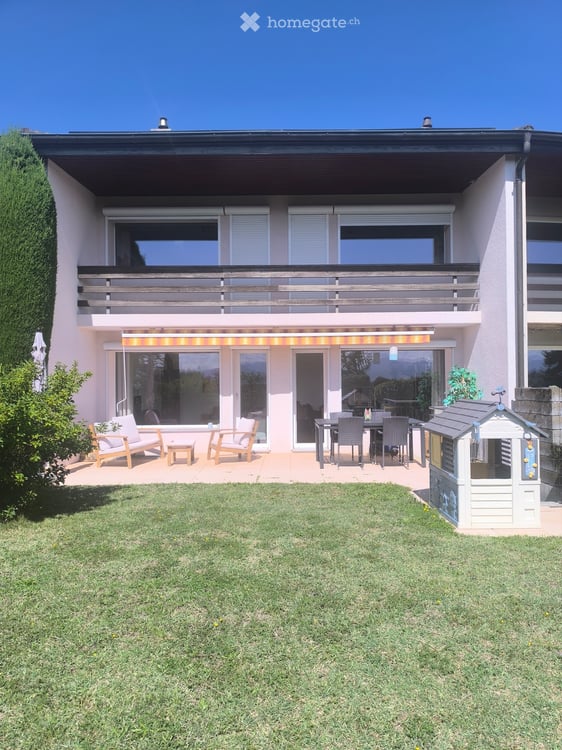 Maison mitoyenne avec jardin à Echandens 1