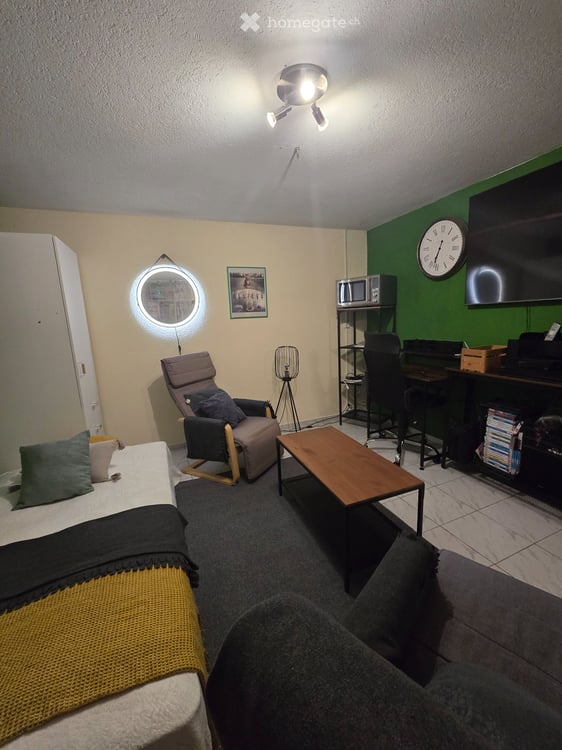 Chambre meublée 20m2 : bureau, TV à 1030.- charges comprises 4