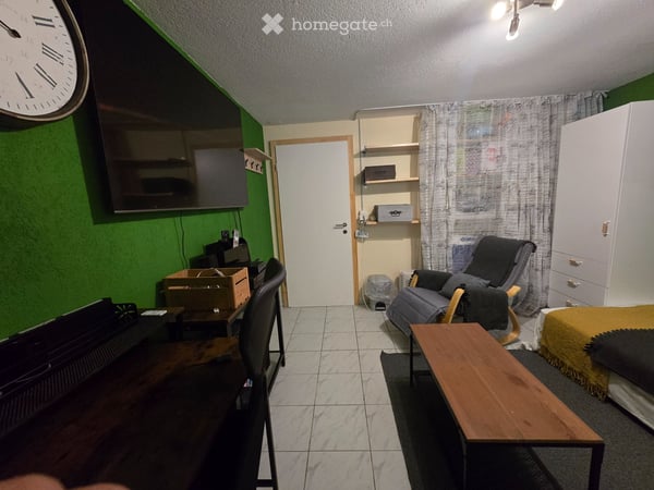 Chambre meublée 20m2 : bureau, TV à 1030.- charges comprises 2