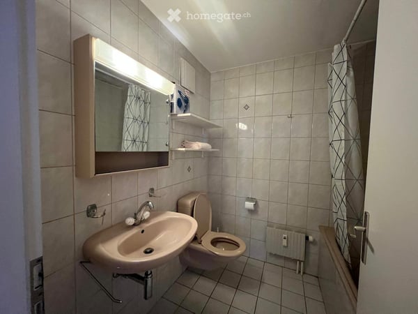 2.5 pièces meublé CHF 2'080. CC, parking intérieur inclus 5