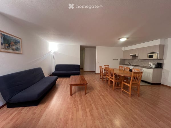 2.5 pièces meublé CHF 2'080. CC, parking intérieur inclus 1