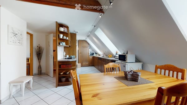 A louer bel appartement mansardé de 3.5 pièces traversant 5