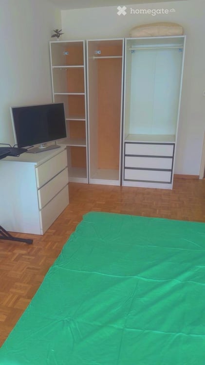 Grande chambre dans un appartement de 2,5 pièces 2