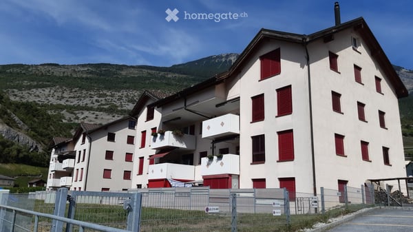 helle 4.5 Zimmerwohnung in Salgesch 1