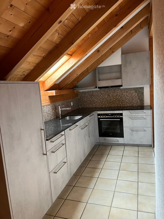 2.5 Zimmer Dachwohnung in Wileroltigen mit viel Charme 2