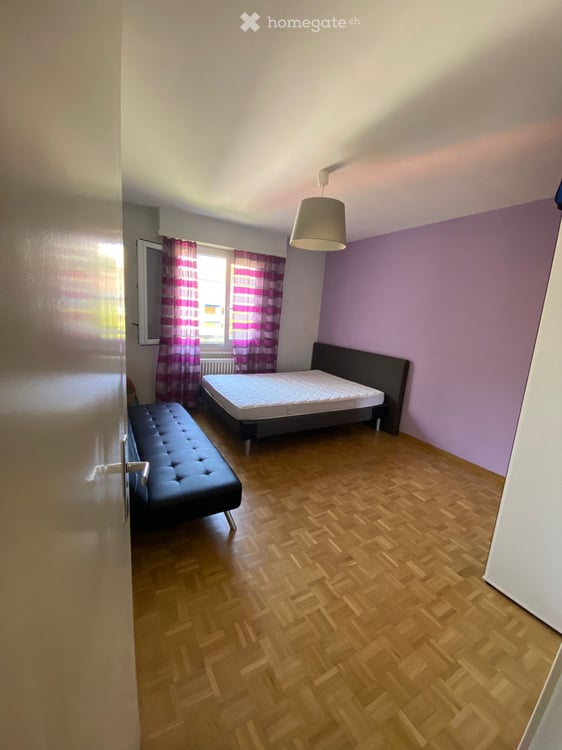 Grande chambre à louer en colocation féminine 1