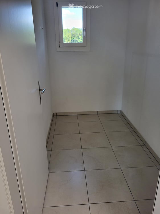Lumineux appartement en attique de 2,5 pièces à Fribourg 5