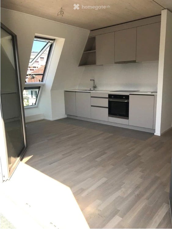 Studio lumineux et moderne avec balcon à Lausanne 3