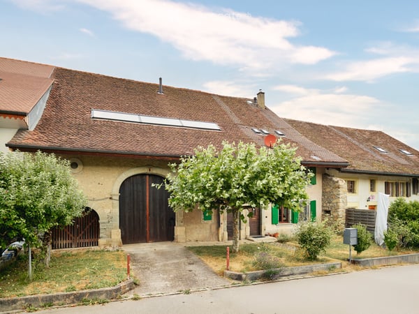 Magnifique ferme rénovée avec jardin  Proche de Romont