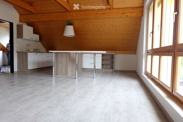 Lumineux appartement de 2,5 pièces à Travers 5