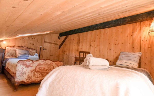 Appartement de 4.5 pièces mezzanine meublé ,entièrement rénové,classé aux monuments historiques 11