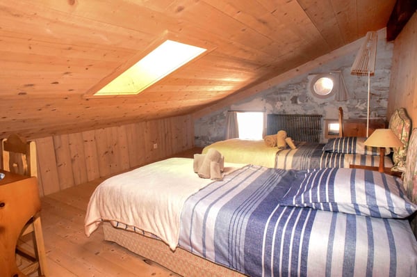 Appartement de 4.5 pièces mezzanine meublé ,entièrement rénové,classé aux monuments historiques 14