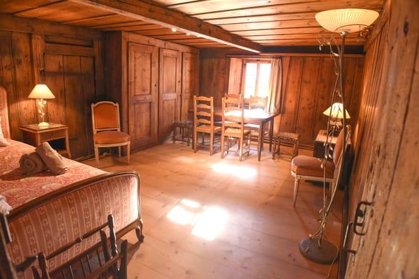 Appartement de 4.5 pièces mezzanine meublé ,entièrement rénové,classé aux monuments historiques 8