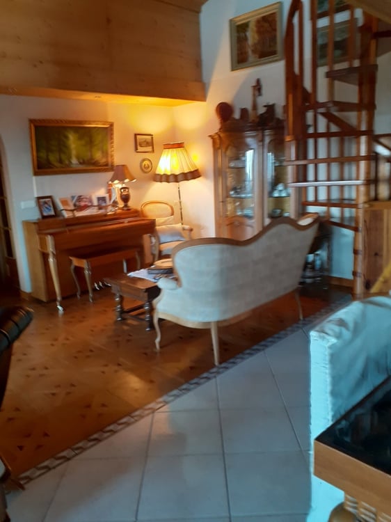Maison d'architecte de 10 pièces + studio séparé sur grand terrain 10
