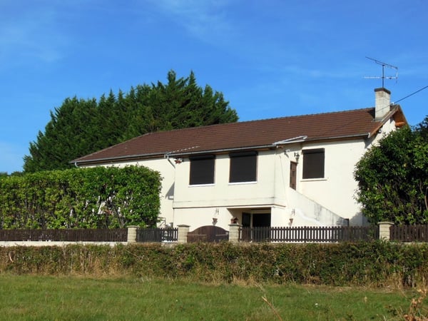 France - Boyer : grande maison de 6.5 pcs 300 m2 avec piscine de 50 m2 2