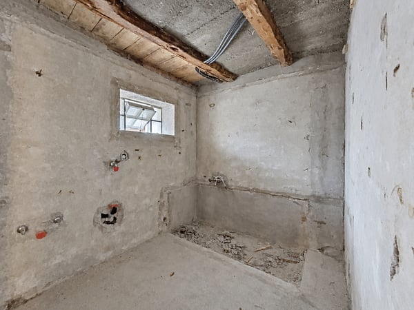 Chalet à rénover – L'âme d'une grange alpine à Sarreyer 12