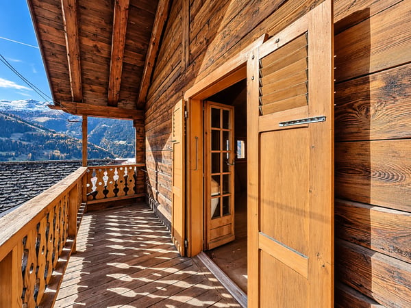 Chalet à rénover – L'âme d'une grange alpine à Sarreyer 5