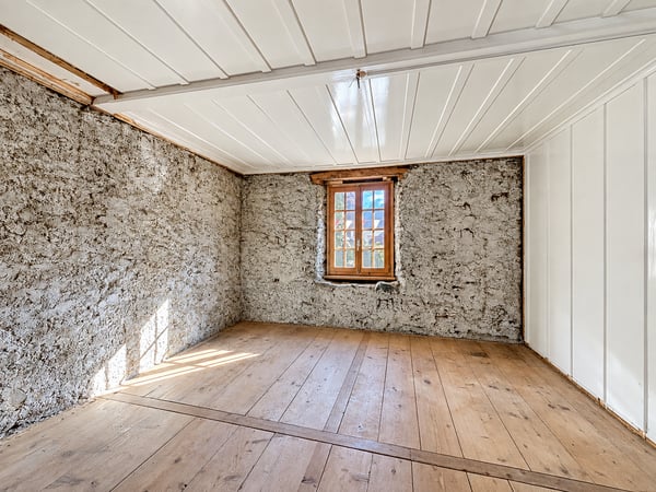 Chalet à rénover – L'âme d'une grange alpine à Sarreyer 10