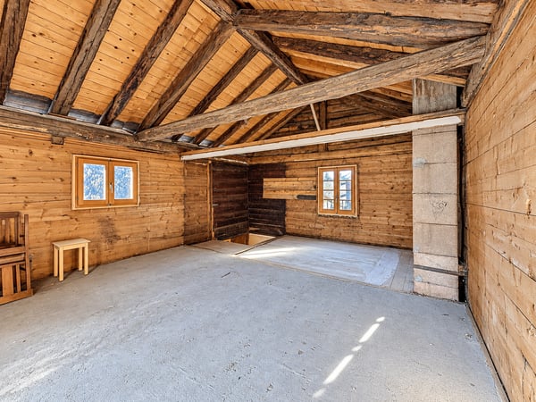 Chalet à rénover – L'âme d'une grange alpine à Sarreyer 3