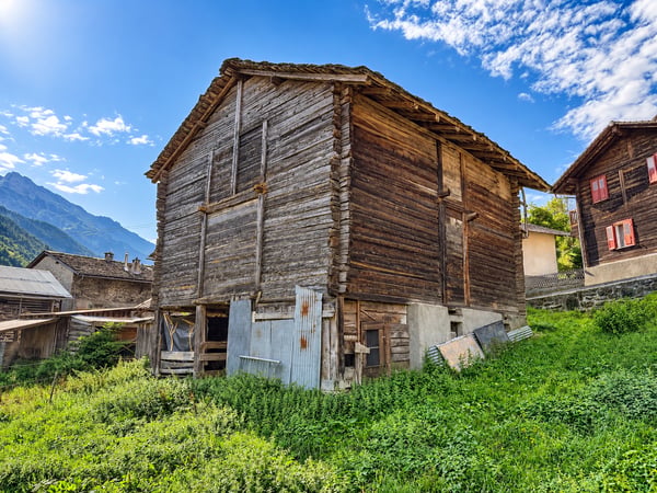 Authentique grange-écurie de 1808 au cœur du hameau du Sapey 2