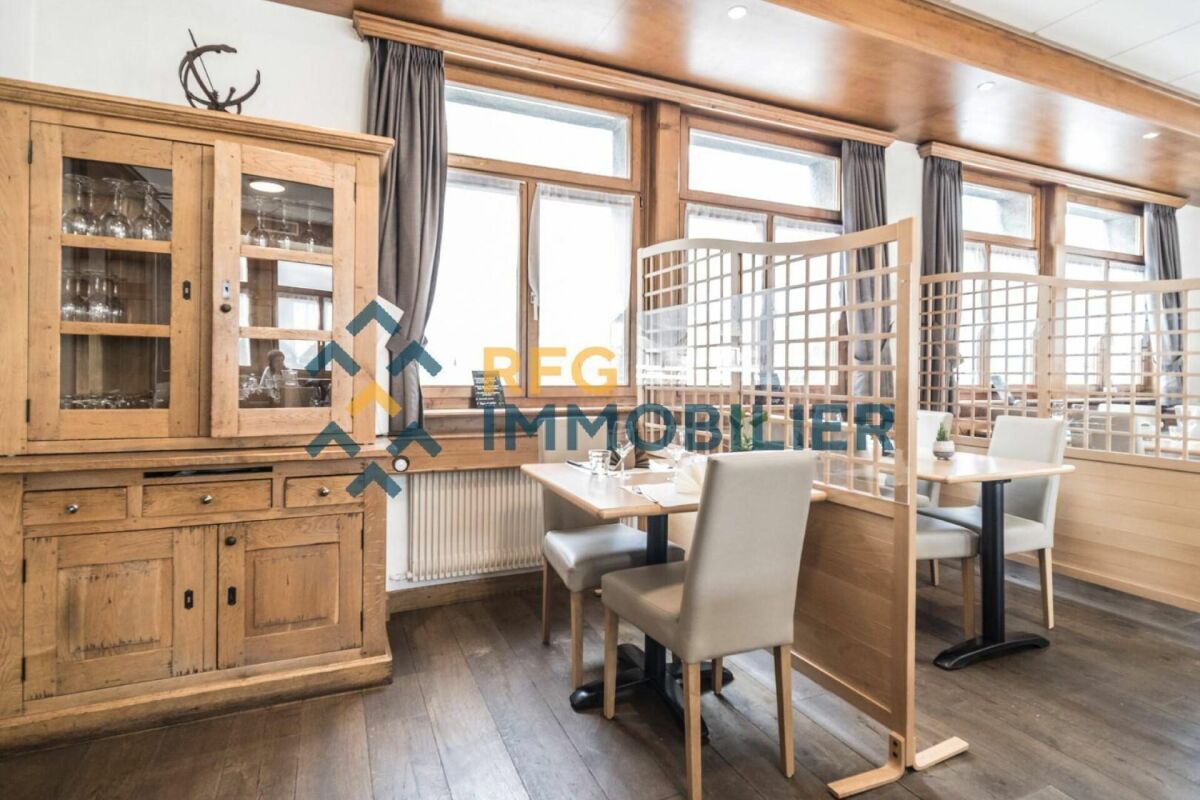 Restaurant 487.85 m2 à Sembrancher