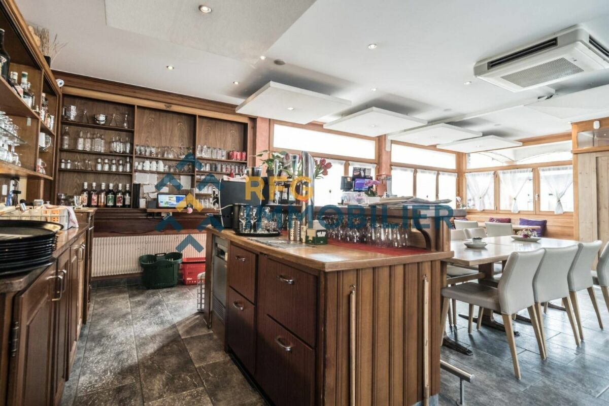 Restaurant 487.85 m2 à Sembrancher