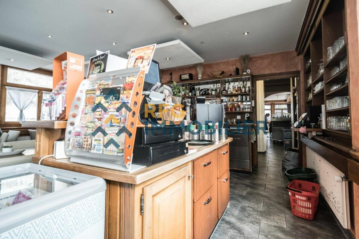 Restaurant 487.85 m2 à Sembrancher