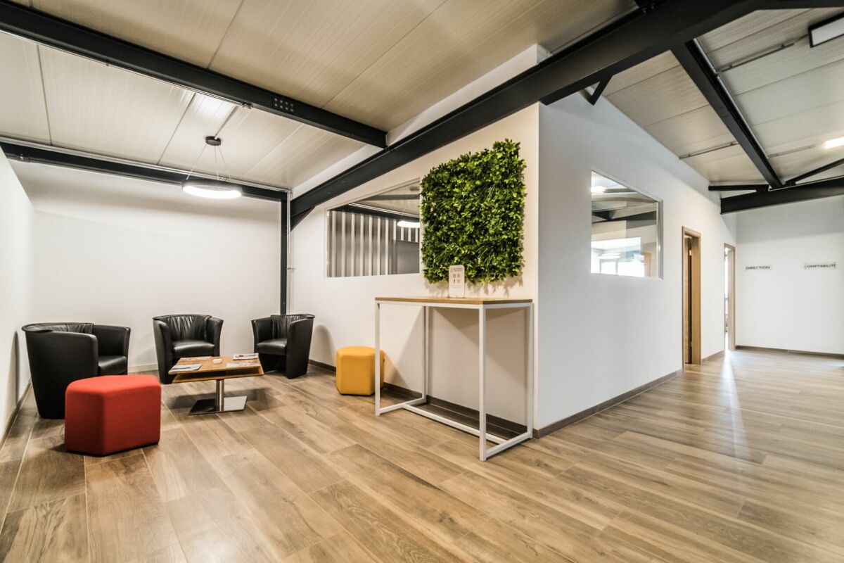 Bureaux de 250 m2 déjà meublés et agencés