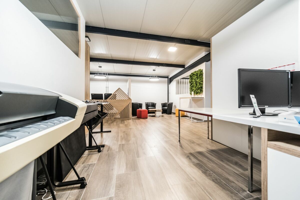 Bureaux de 250 m2 déjà meublés et agencés