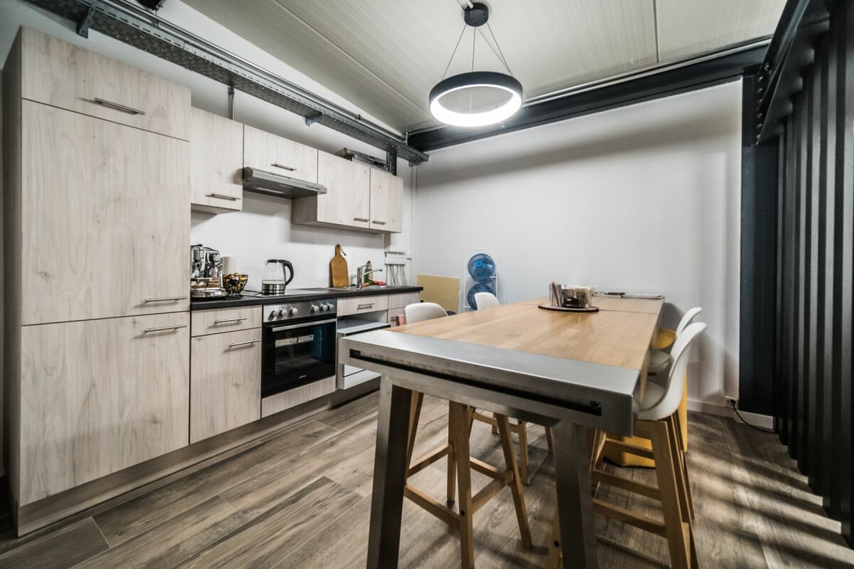 Bureaux de 250 m2 déjà meublés et agencés