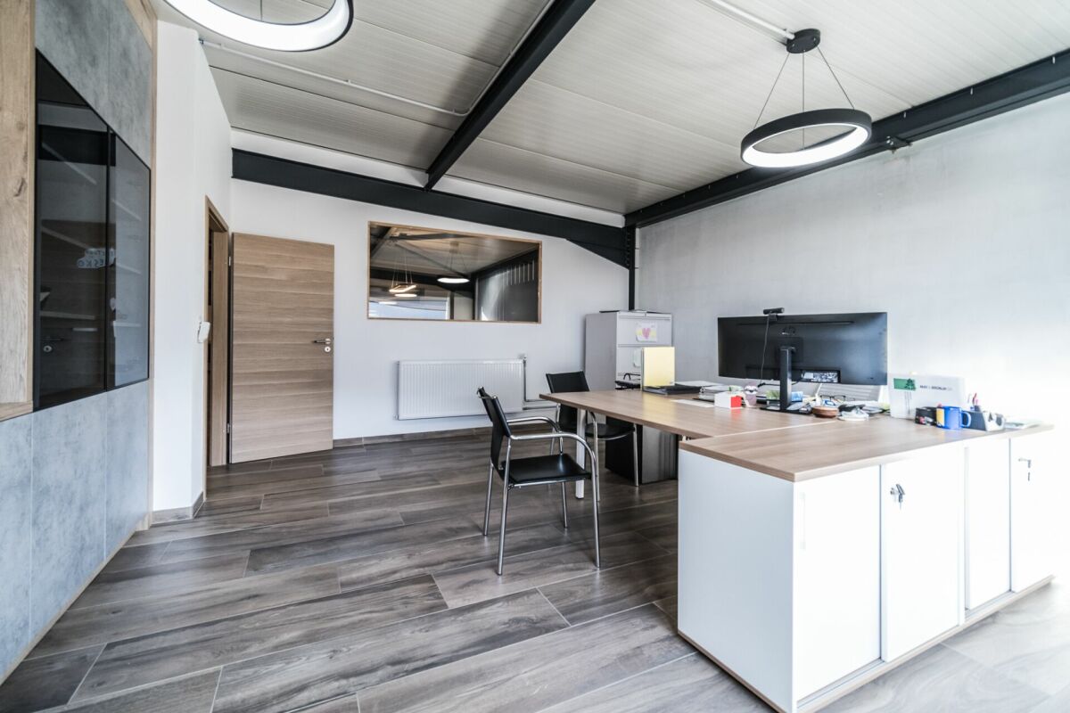 Bureaux de 250 m2 déjà meublés et agencés