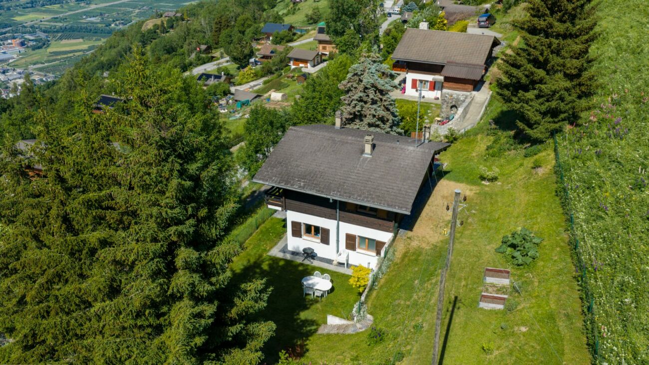 Acquisition en résidence secondaire possible - Charmant chalet avec vue panoramique exceptionnelle sur la plaine du Rhône