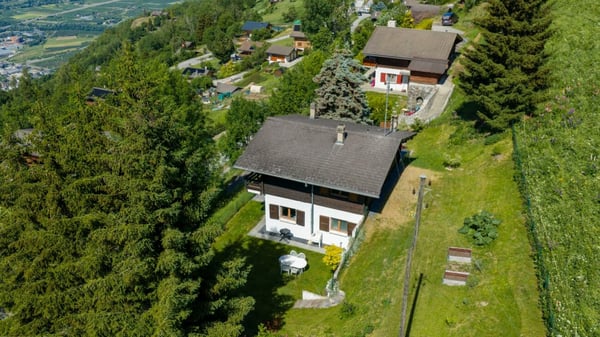 Acquisition en résidence secondaire possible - Charmant chalet avec vue panoramique exceptionnelle sur la plaine du Rhône 17