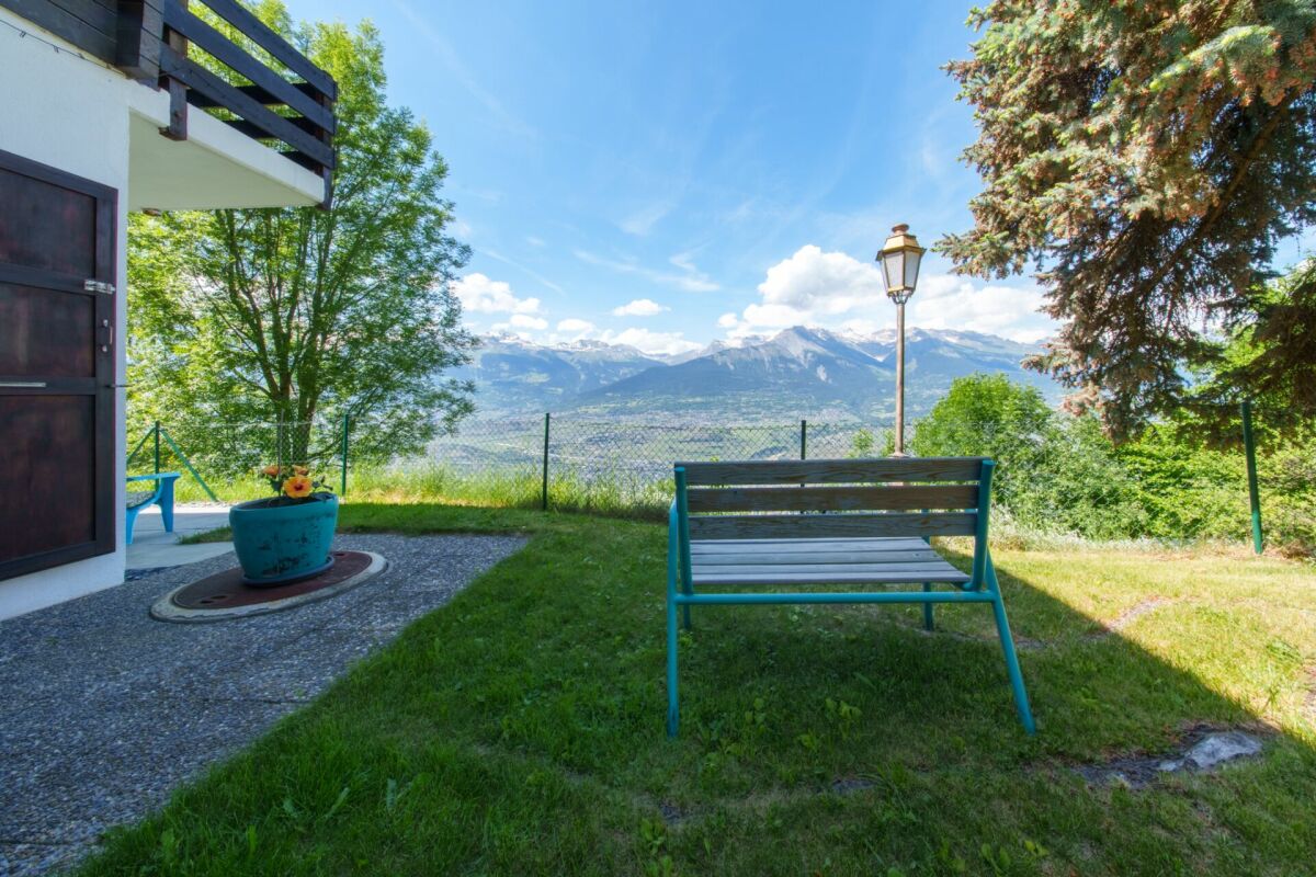 Acquisition en résidence secondaire possible - Charmant chalet avec vue panoramique exceptionnelle sur la plaine du Rhône