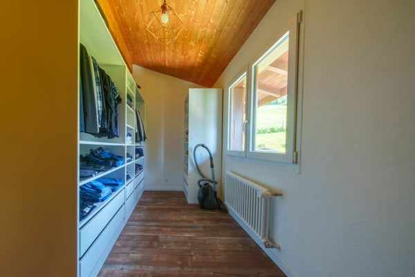 Acquisition en résidence secondaire possible - Charmant chalet avec vue panoramique exceptionnelle sur la plaine du Rhône 11