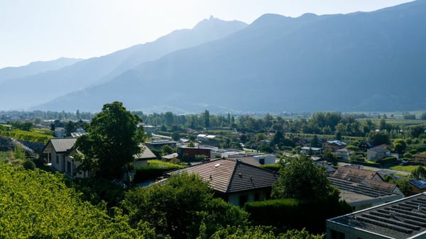 Une maison pleine de potentiel sur le coteau de Fully 11